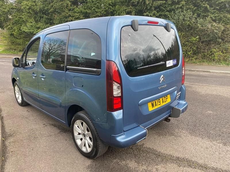 Used Citroën Berlingo Feel 100 HP (73 kW) 2019 Blue MPV