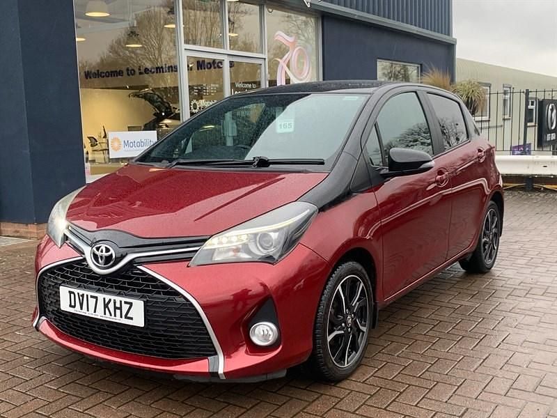 Used Toyota Yaris Design 99 HP (72 kW) 2017 Red Hatchback