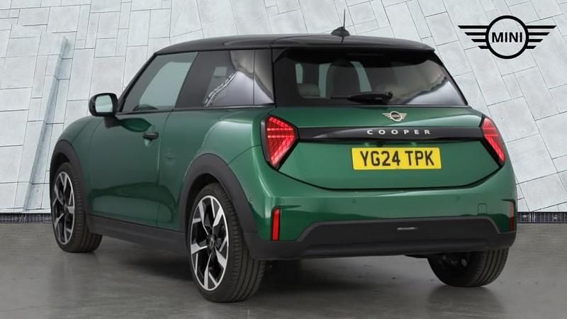 Usado Mini Cooper Hatch 154 HP (113 kW) 2024 Verde Citadino