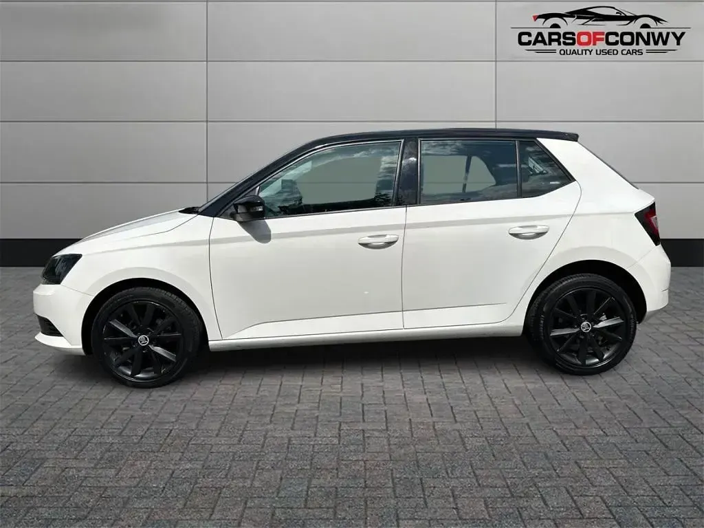 Used Skoda Fabia Colour Edition 90 HP (66 kW) 2016 White Hatchback