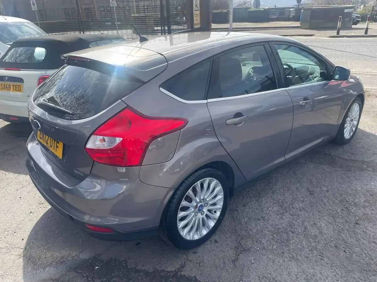 Usado Ford Focus Titanium X 125 HP (91 kW) 2012 Castanho Citadino