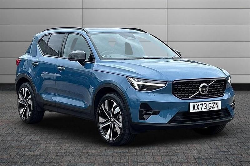 Cloud blue Used 2024 Volvo XC40 Ultimate SUV | £37,470 (Fair price) - Image 1/3