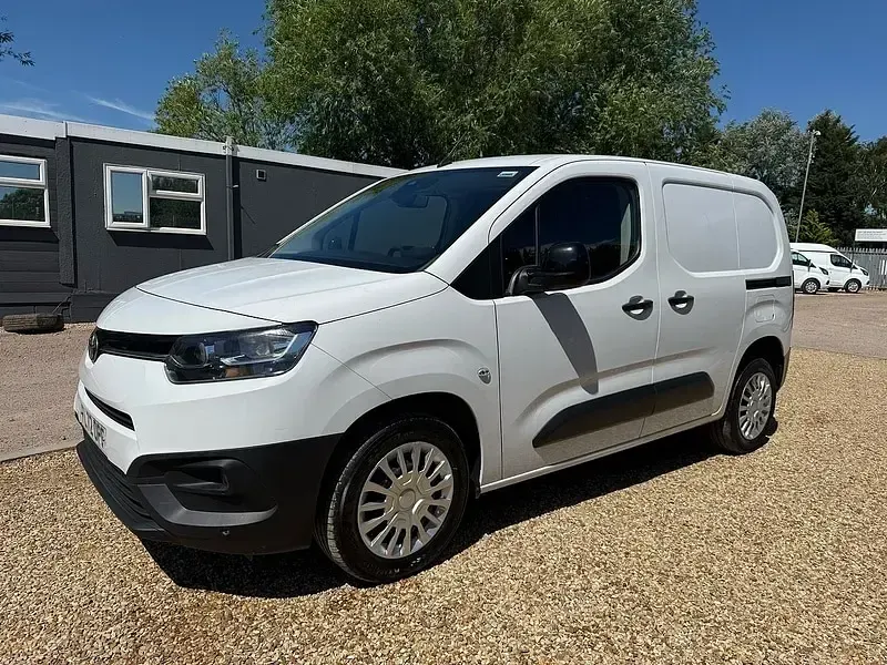 Used Toyota Proace 120 HP (88 kW) 2022 White MPV