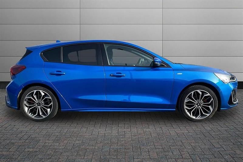 Used Ford Focus ST-Line 155 HP (114 kW) 2023 Blue Hatchback