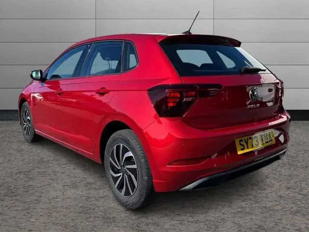 Usado VW Polo Life 95 HP (69 kW) 2023 Vermelho Citadino