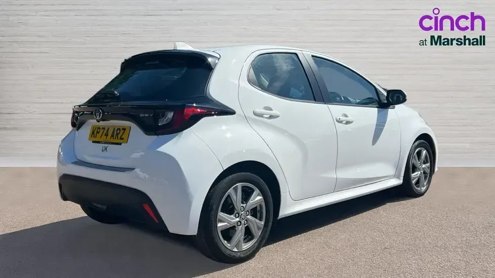 Used Toyota Yaris 116 HP (85 kW) 2024 White Hatchback
