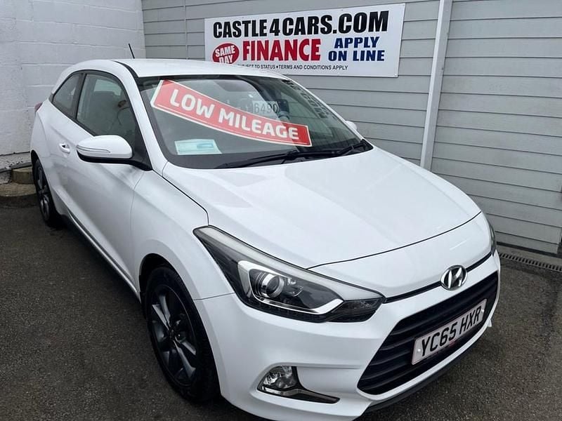Used Hyundai i20 SE 84 HP (61 kW) 2015 White Coupe