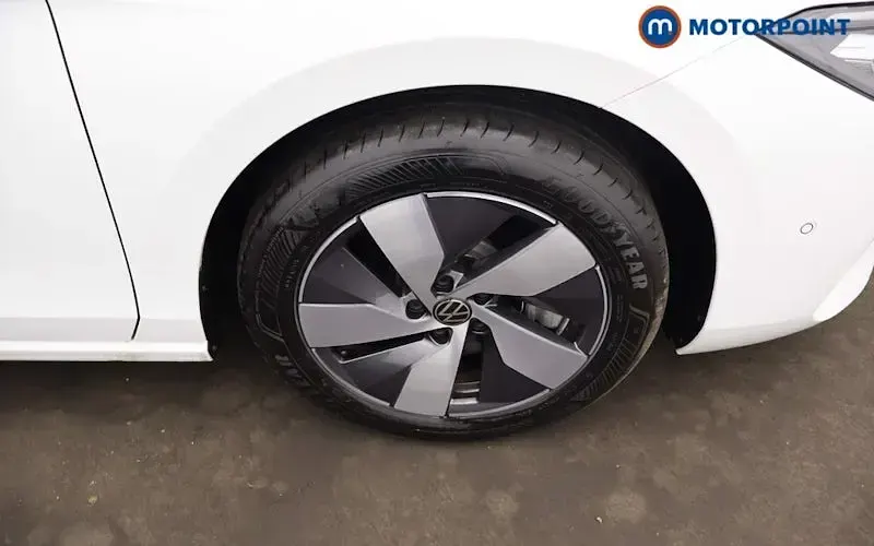 Used VW Passat Life 204 HP (150 kW) 2025 White Estate
