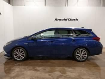 Used Toyota Auris Hybrid 136 HP (100 kW) 2017 Blue Estate