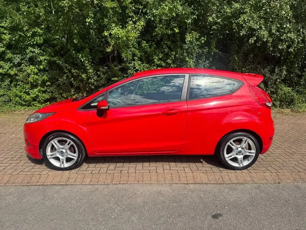 Used Ford Fiesta Zetec 118 HP (86 kW) 2009 Red Hatchback