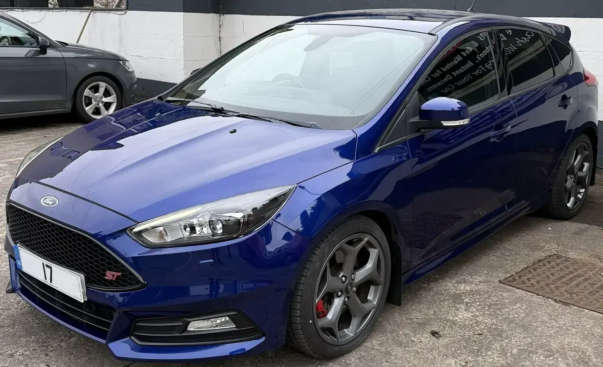 Used Ford Focus ST 250 HP (183 kW) 2017 Blue Hatchback