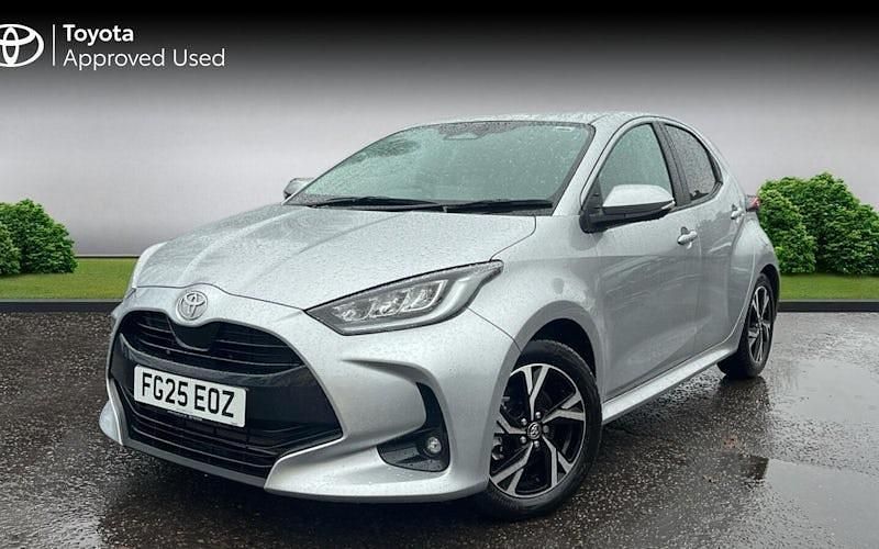 Used Toyota Yaris Hybrid Design 116 HP (85 kW) 2025 Silver Hatchback