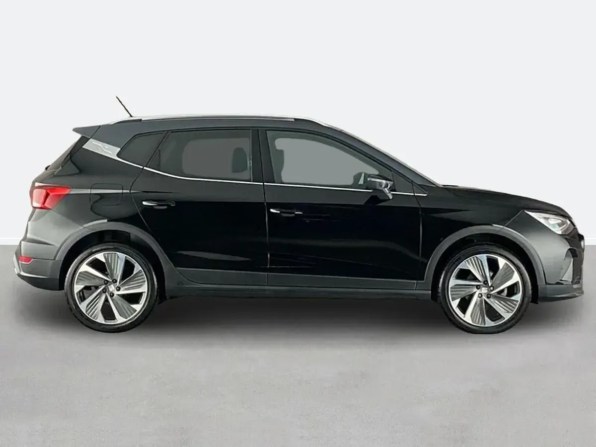 Begagnad Seat Arona FR 2023 Svart SUV