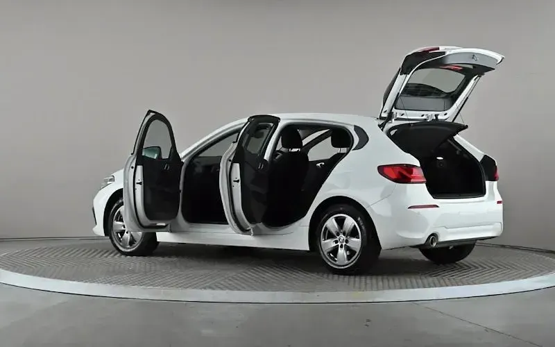 Used BMW 118 Comfort Edition 136 HP (100 kW) 2022 White Hatchback