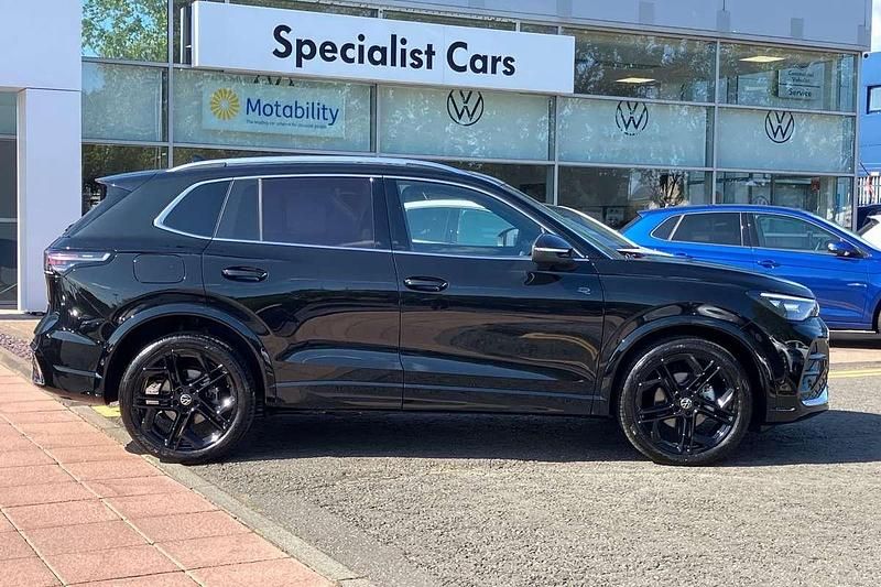 Used VW Tiguan R-line 148 HP (108 kW) 2025 Black SUV