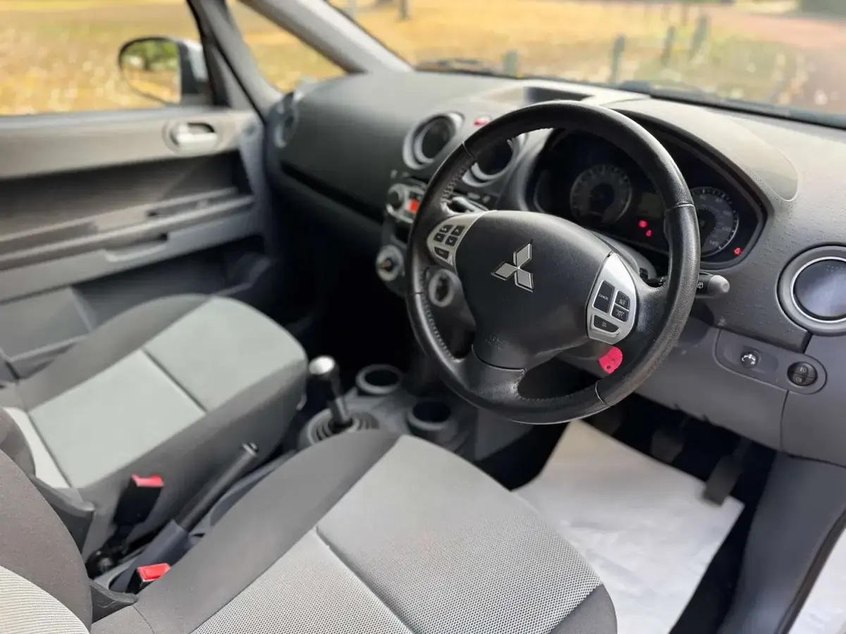 Used Mitsubishi Colt 94 HP (69 kW) 2013 White Hatchback