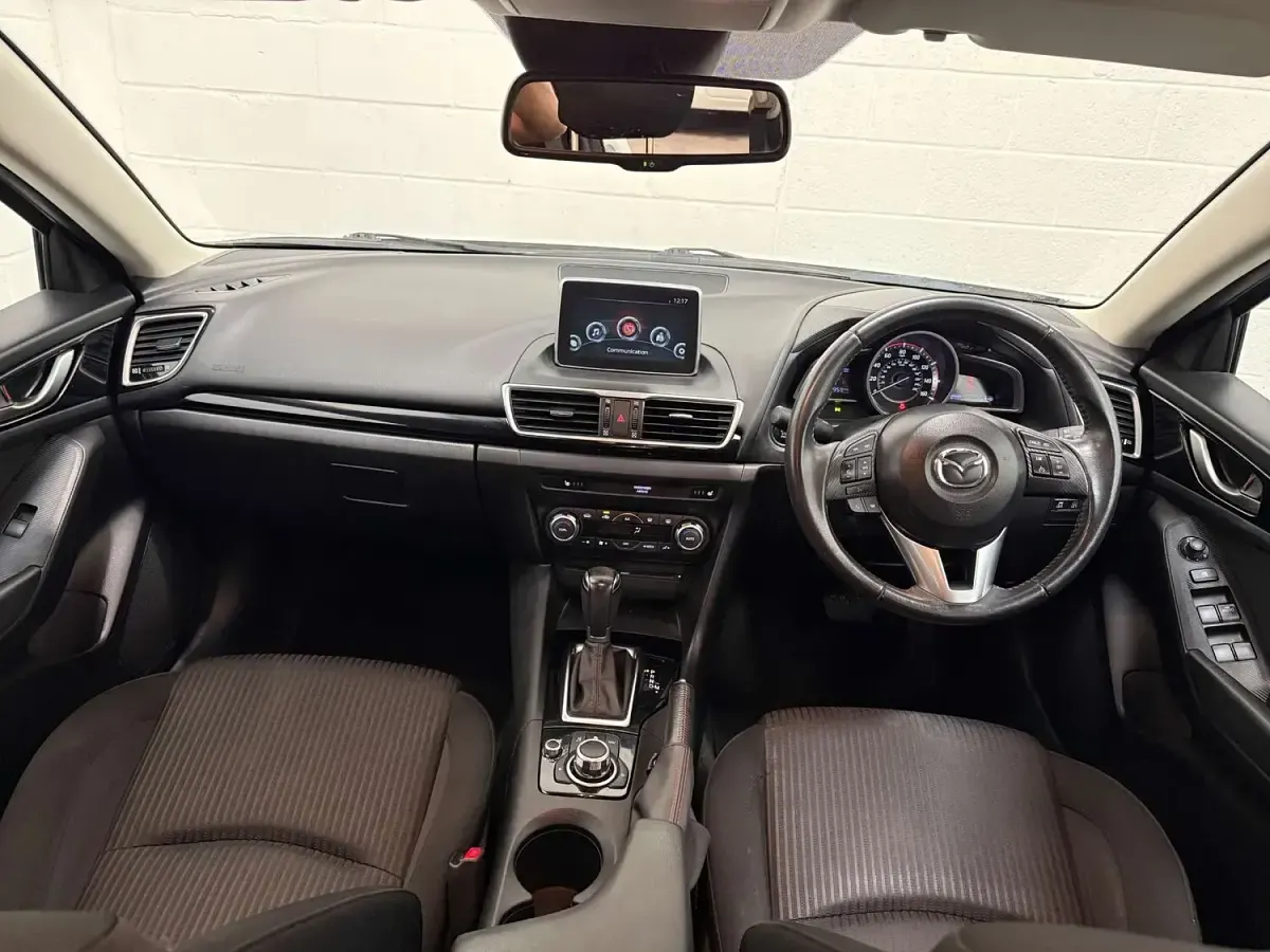 Used Mazda 3 120 HP (88 kW) 2016 White Hatchback