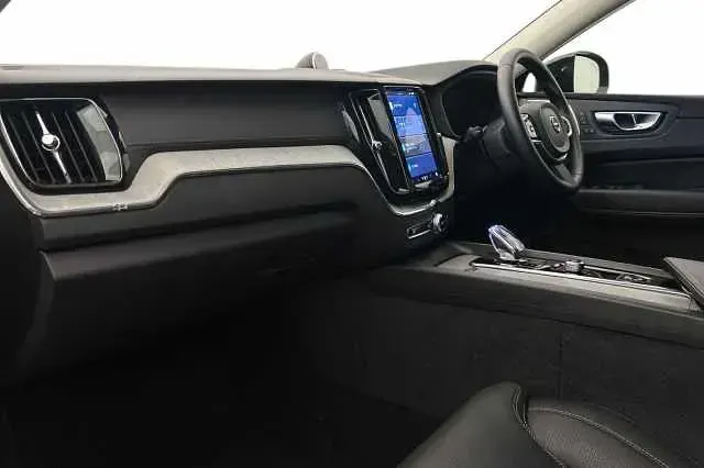 Usado Volvo XC60 Ultra 247 HP (181 kW) 2025 Cinzento SUV