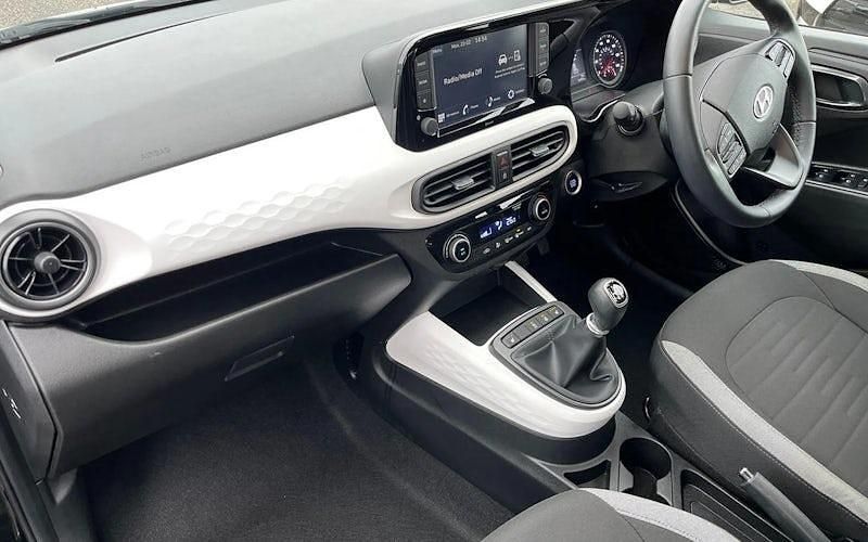 Used Hyundai i10 Premium 67 HP (49 kW) 2023 Black Hatchback