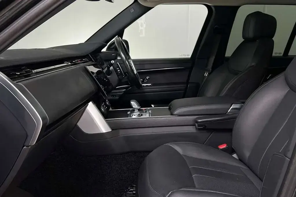Begagnad Land Rover Range Rover SE 434 HK (319 kW) 2022 Grå SUV