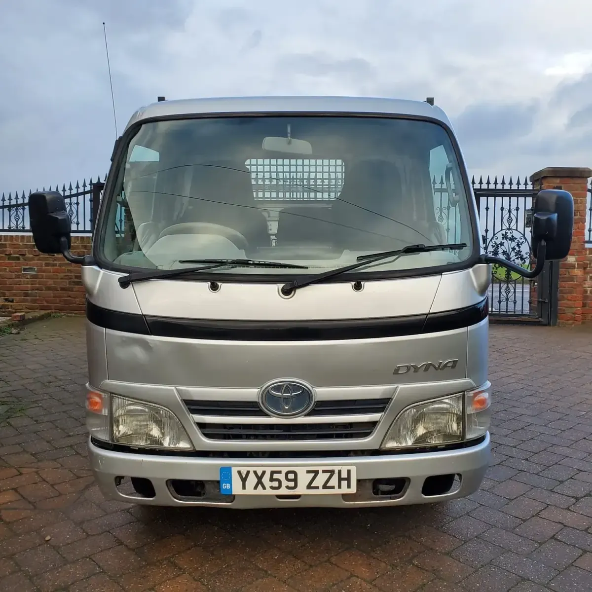 Usado Toyota Dyna 109 HP (80 kW) 2009 Prateado Pickup