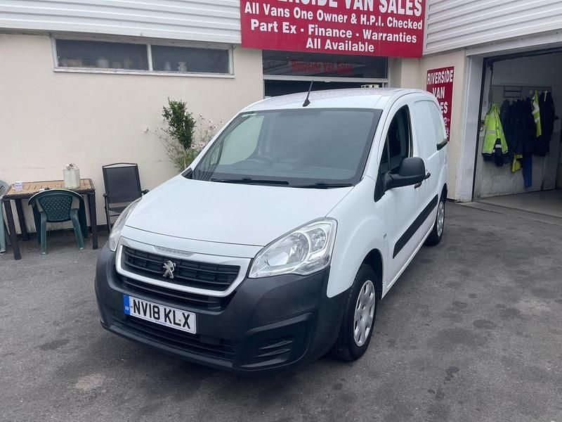 White Used 2018 Peugeot Partner MPV | £4,995 (Fair price) - Image 1/4