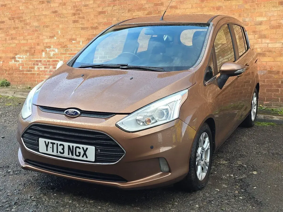 Used Ford B-MAX Zetec 90 HP (66 kW) 2013 Gold MPV