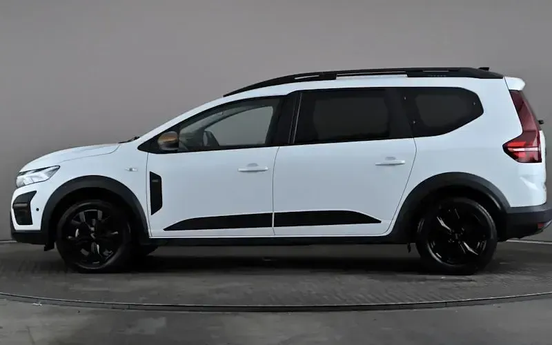 Used Dacia Jogger Extreme 141 HP (103 kW) 2024 White MPV