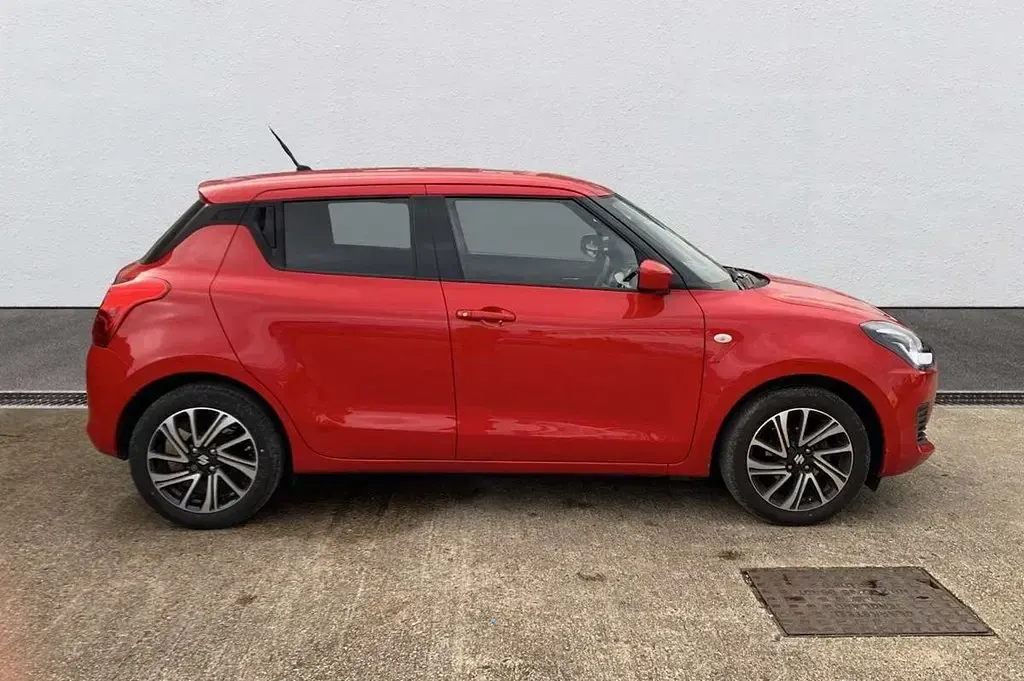 Usado Suzuki Swift SZ-L 83 CV (61 kW) 2023 Rojo Utilitario