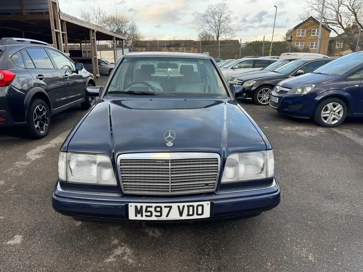 Used Mercedes E200 1995 Blue Sedan