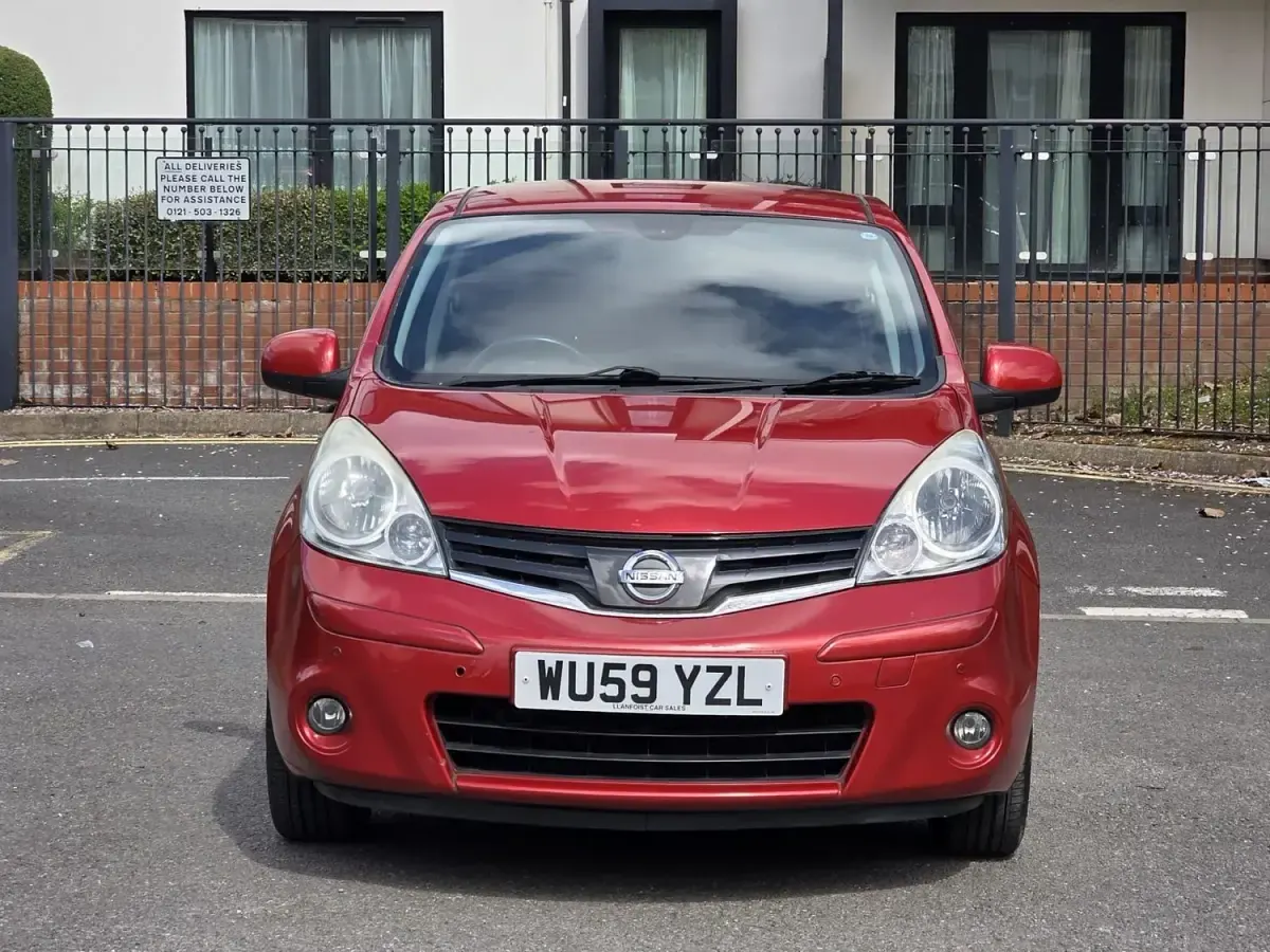 Begagnad Nissan Note Tekna 110 HK (80 kW) 2009 Röd Halvkombi