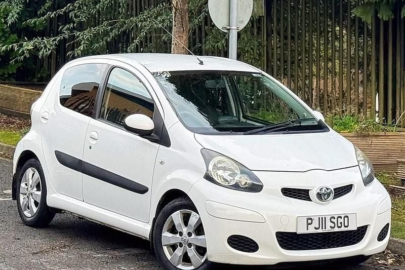 Used Toyota Aygo 2011 White Hatchback