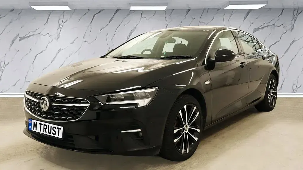 Usado Vauxhall Insignia Edition 122 CV (89 kW) 2022 Negro Utilitario
