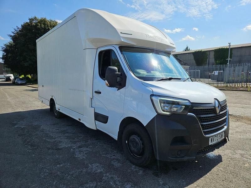 White Used 2023 Renault Master Business Van | £13,995 (Fair price) - Image 1/4