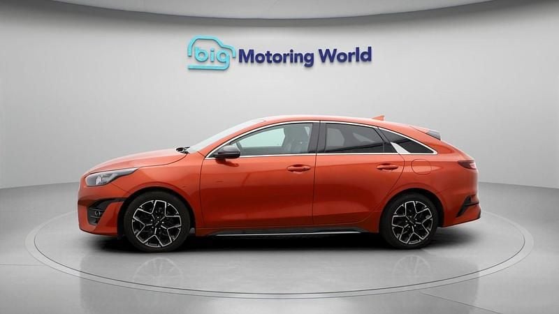 Used Kia ProCeed GT-Line 158 HP (116 kW) 2023 Orange Estate