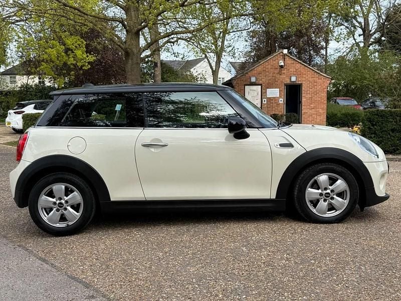 Used Mini Cooper D Hatch 2014 White Hatchback