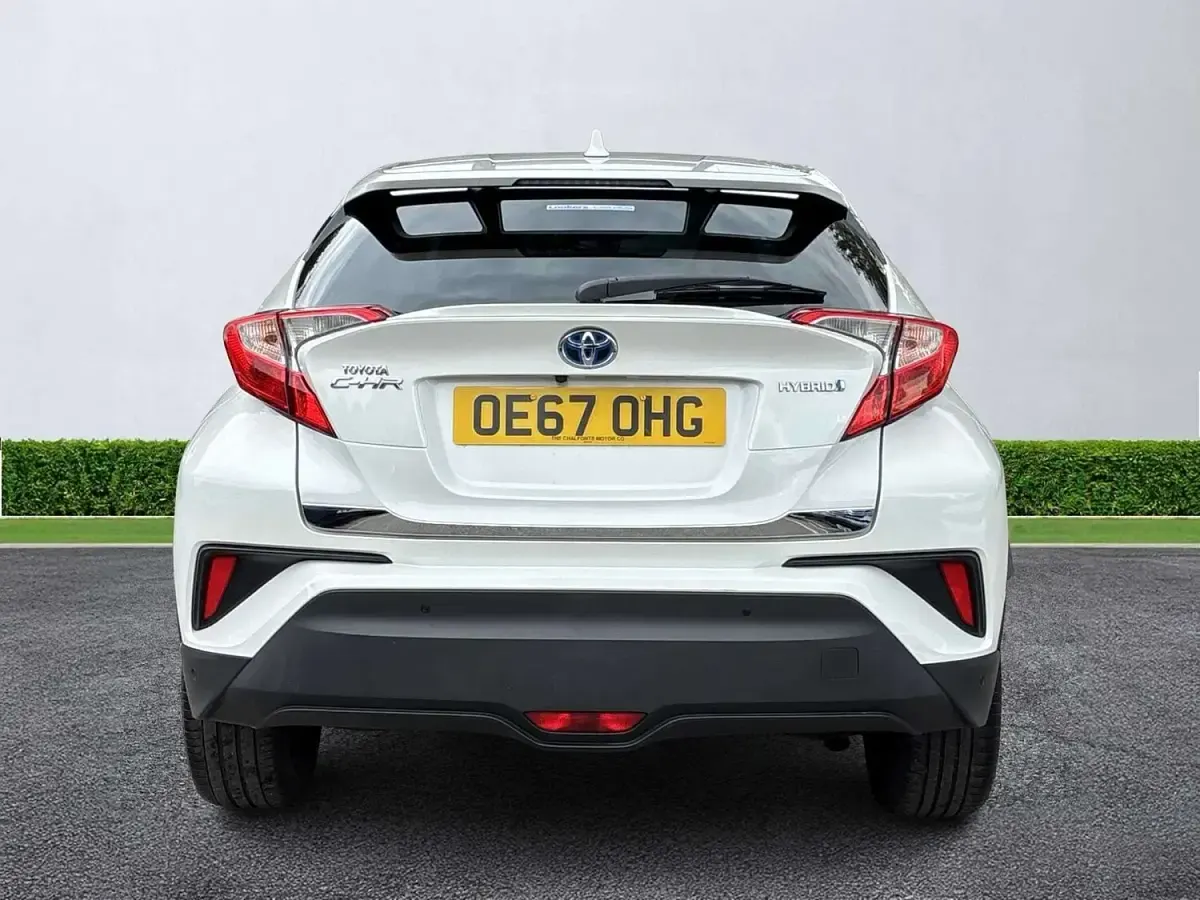 Used Toyota C-HR 122 HP (89 kW) 2018 White SUV