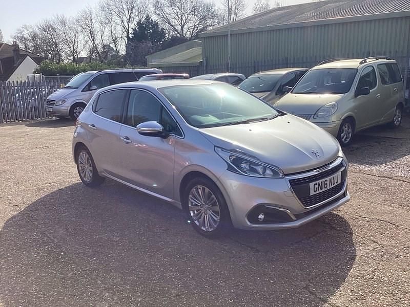 Used Peugeot 208 Allure 110 HP (80 kW) 2016 Silver Hatchback