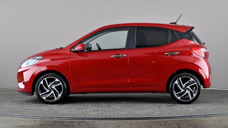 Used Hyundai i10 Premium 84 HP (61 kW) 2023 Red Hatchback