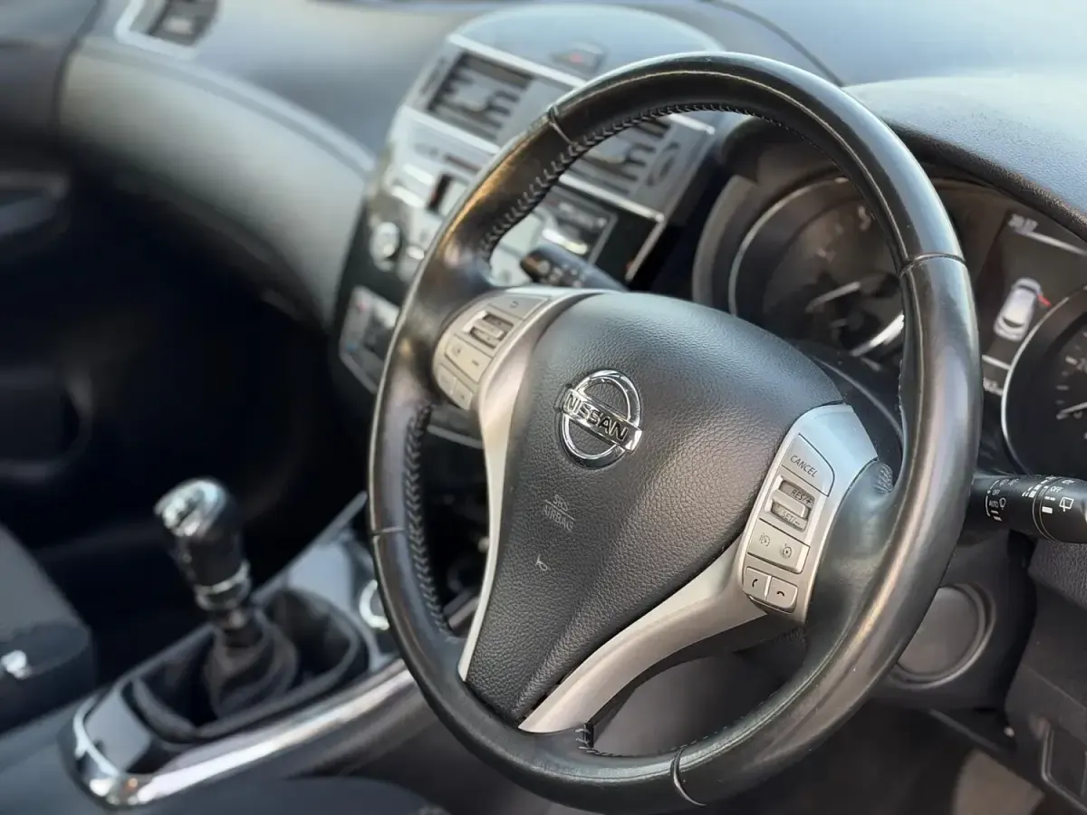 Used Nissan Pulsar Acenta 110 HP (80 kW) 2015 White Hatchback
