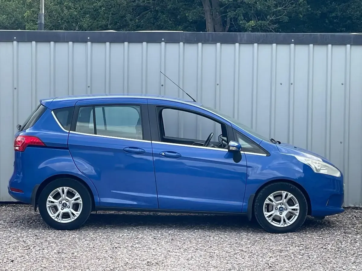 Used Ford B-MAX Zetec 100 HP (73 kW) 2013 Blue MPV