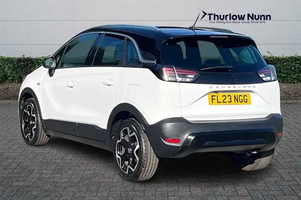 Begagnad Vauxhall Crossland Ultimate 110 HK (80 kW) 2023 Vit SUV