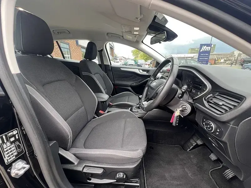 Używany Ford Focus Zetec 2026 Czarny Kombi