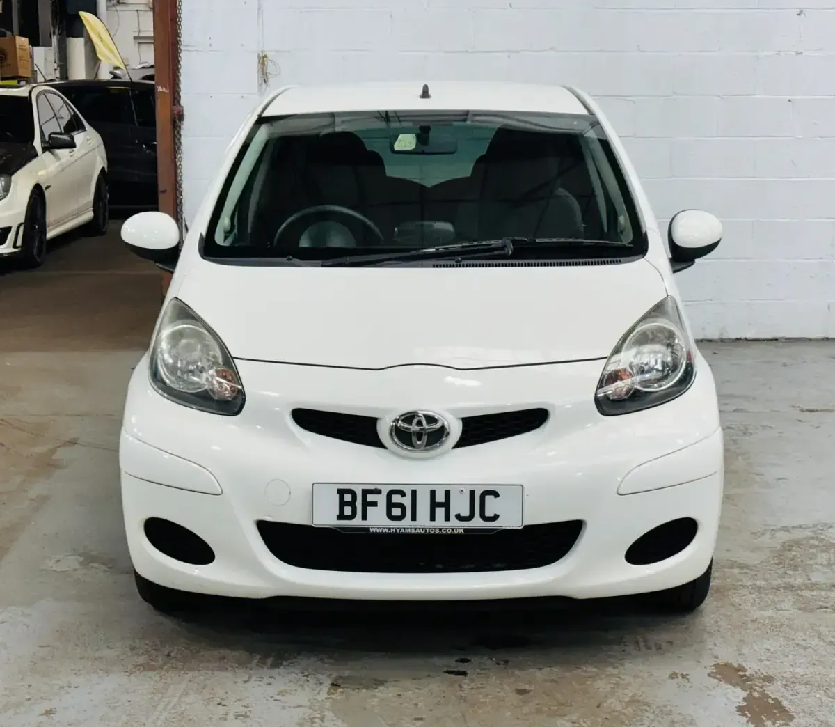 Used Toyota Aygo 68 HP (50 kW) 2011 White Hatchback
