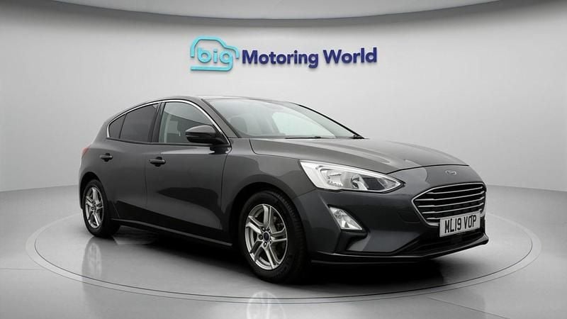 Used Ford Focus Zetec 125 HP (91 kW) 2019 Grey Hatchback