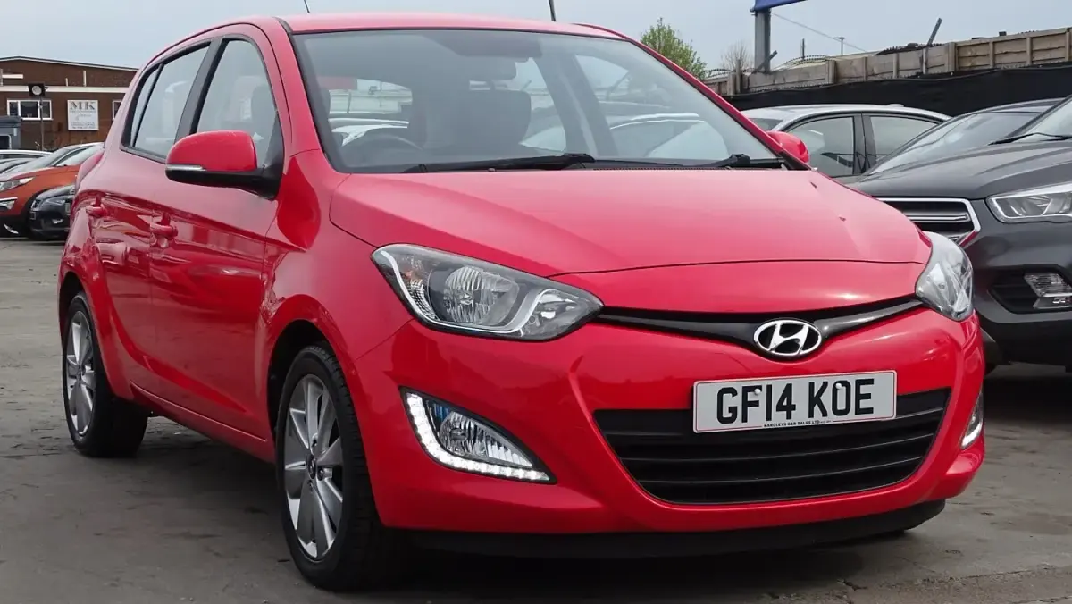 Käytetty Hyundai i20 Style 2014 Punainen Viistoperä