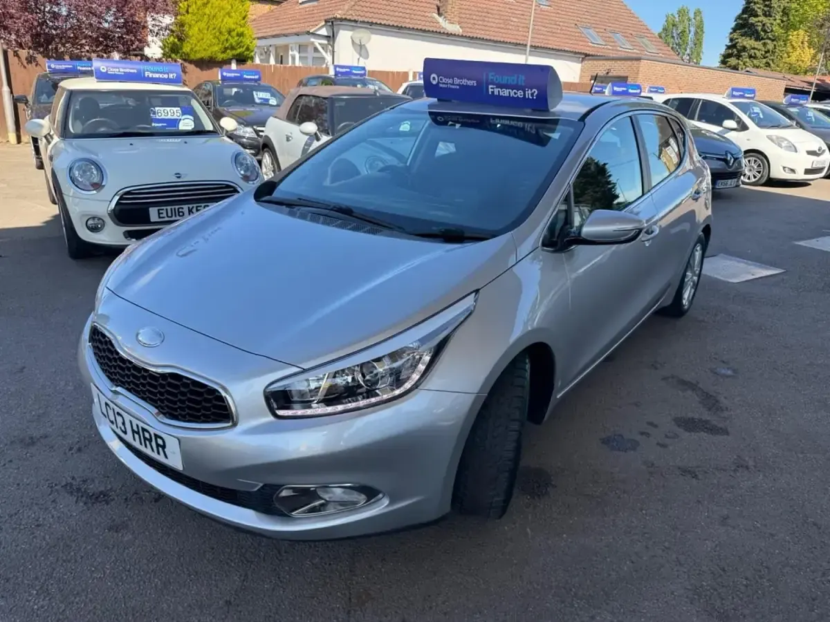 Usado Kia Ceed 128 HP (94 kW) 2013 Prateado Citadino