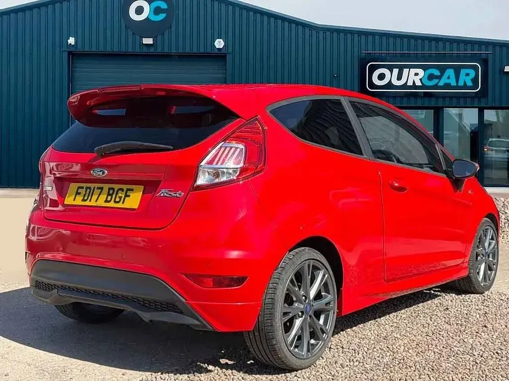 Usado Ford Fiesta ST-Line 140 HP (102 kW) 2017 Vermelho Citadino