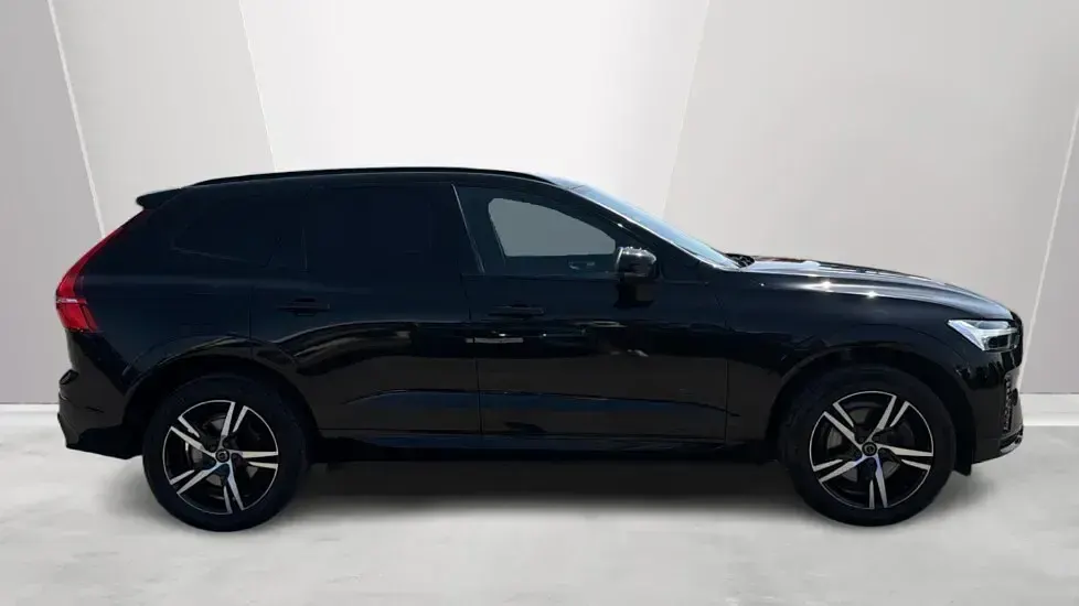 Used Volvo XC60 R-Design 194 HP (142 kW) 2022 Black SUV