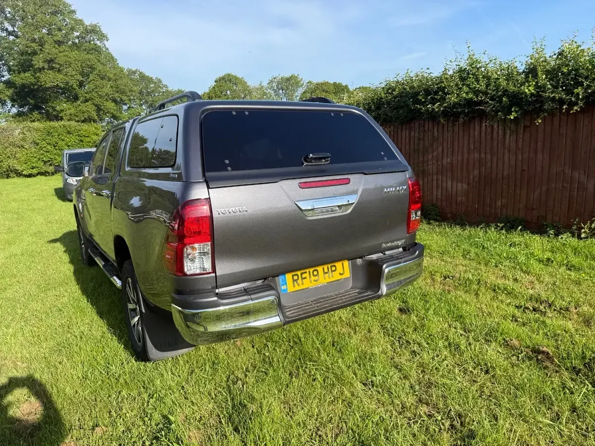 Used Toyota HiLux 150 HP (110 kW) 2019 Grey Pickup